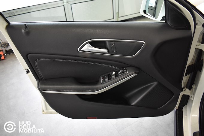 MERCEDES-BENZ GLA 180 CDI Automatic Sport